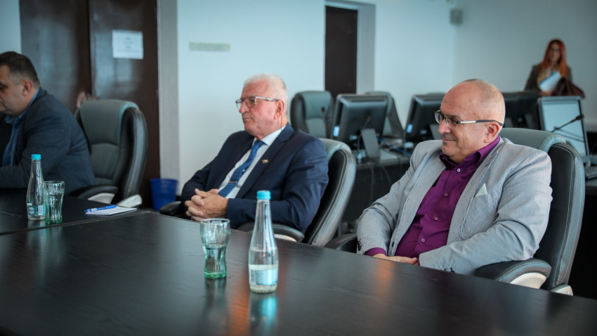 Ambasador Holtzapple u Travniku: Razgovor o inkluzivnom upravljanju i borbi protiv korupcije