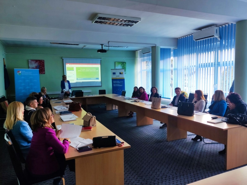 Predstavnici Ministarstva financija i pilot proračunskih korisnika Kantona Središnja Bosna sudjelovali su na seminaru o unapređenju ljudskih potencijala u području programskog budžetiranja